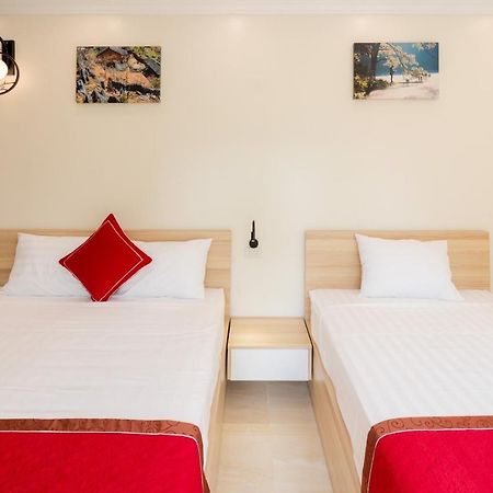 Della Luna Hotel Нин Бин Екстериор снимка