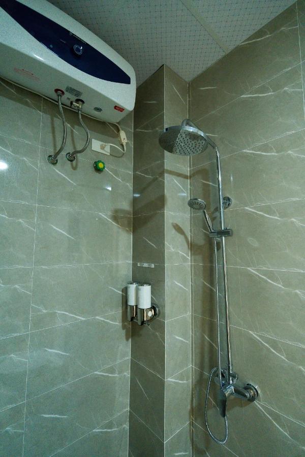Della Luna Hotel Нин Бин Екстериор снимка