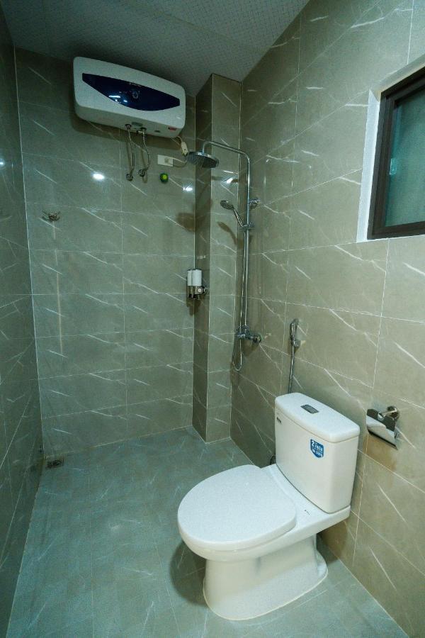 Della Luna Hotel Нин Бин Екстериор снимка
