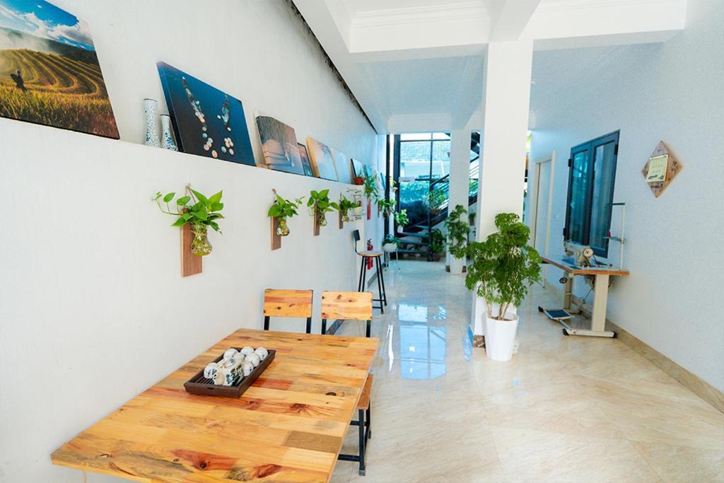 Della Luna Hotel Нин Бин Екстериор снимка