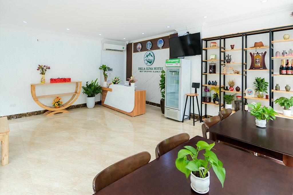 Della Luna Hotel Нин Бин Екстериор снимка